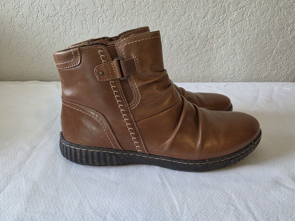 Clarks Collection Womens 12 M Brown Ankle Boots Ruched Side Zip Comfort 26170658